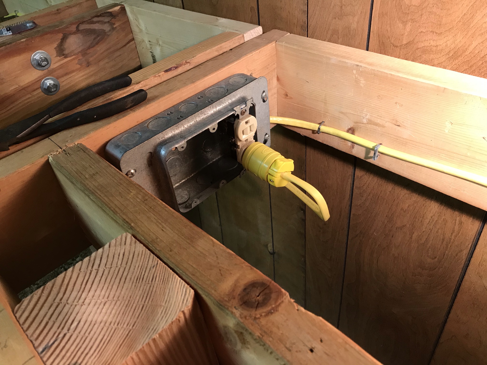 How I Connected The Two Tables Electrically – My HO Slot Car Hobby